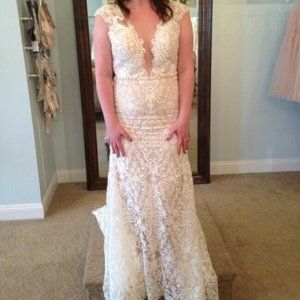 Brand NEW wedding dress. Calla Blanche 17241.